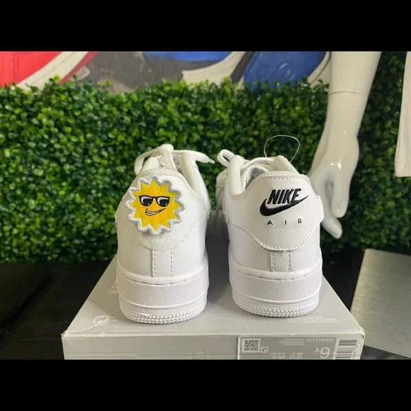 AiR FORCE 1 SE (Sz 7.5w • 6y) - Picture 3 of 4